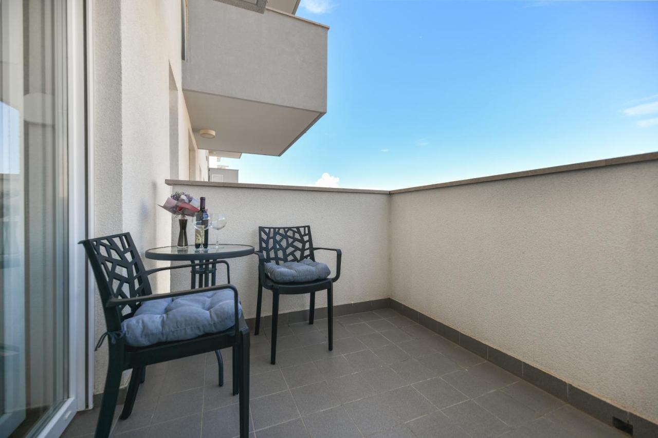 Modern Apartment For 2025' Vacation In Zadar Exteriör bild