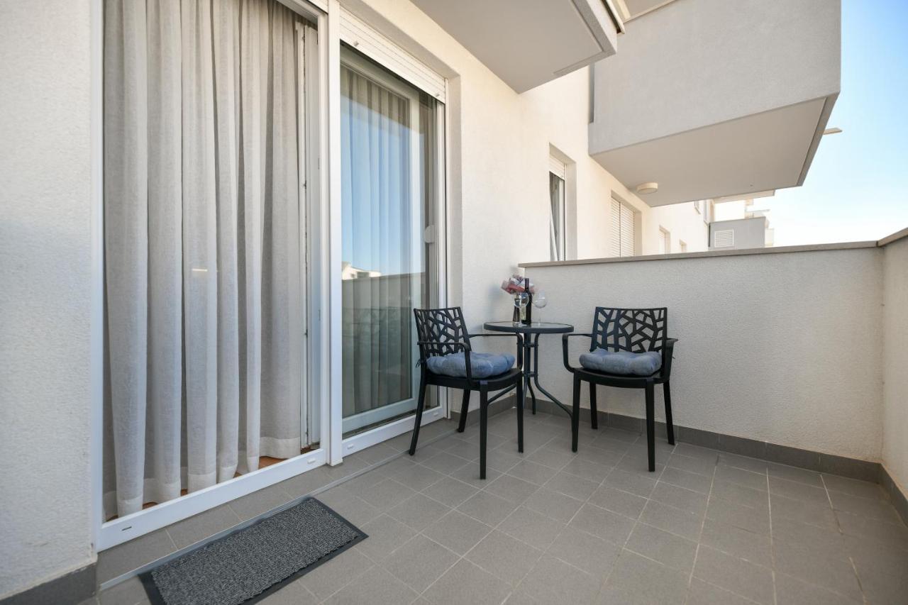Modern Apartment For 2025' Vacation In Zadar Exteriör bild